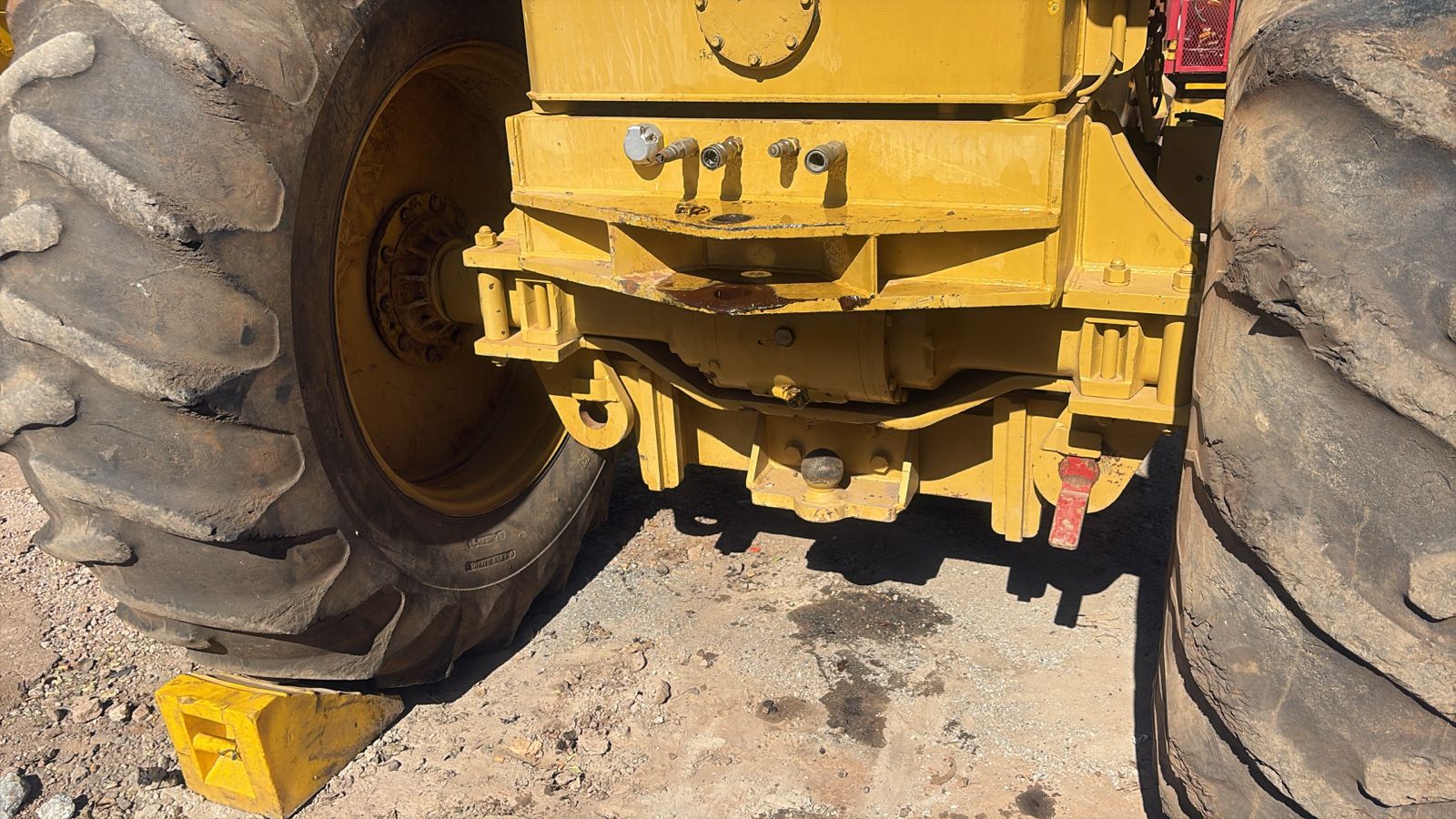 Dezzi H90 Haulage Tow Tractor 4×4 - Image 5