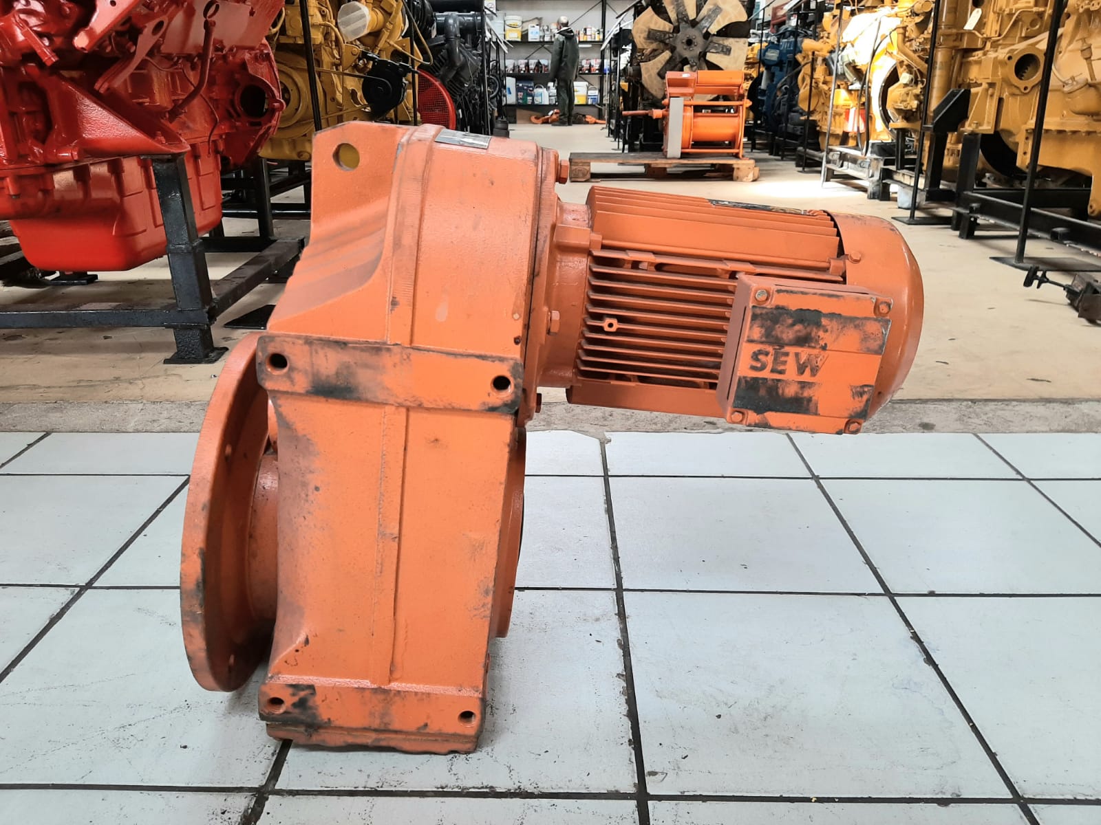 SEW Eurodrive Gear Motor 3kW Ratio 76.39:1 - Image 6