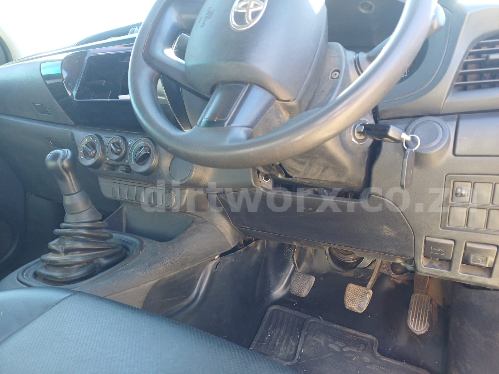 2022 Toyota Hilux 2.0 VVTi Single Cab Bakkie - Image 16