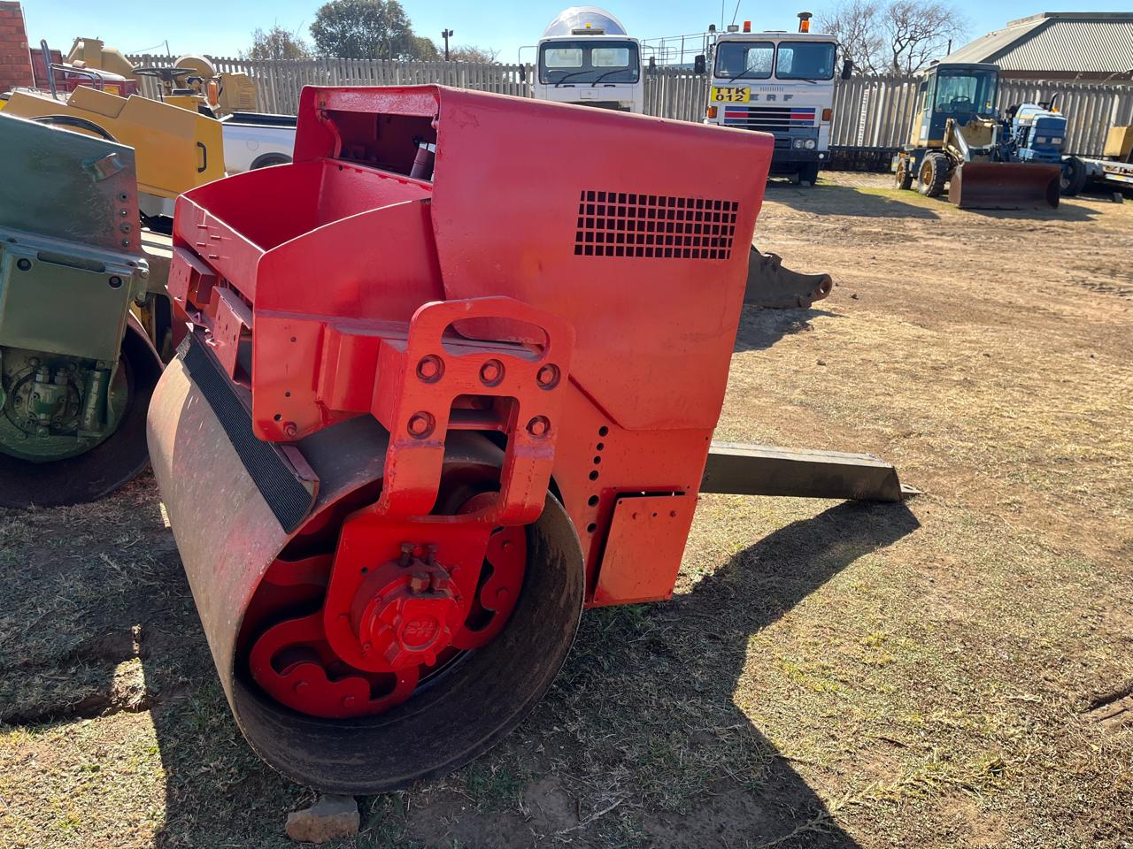 Smooth Drum Vibrating Roller - Image 4