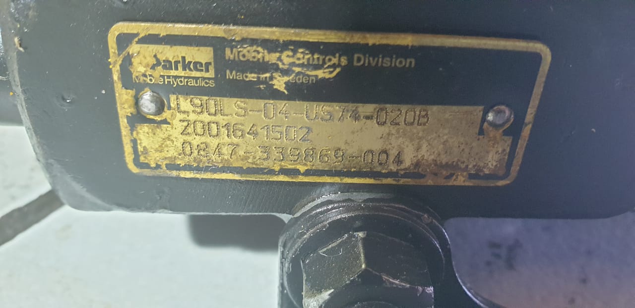 Parker Hydraulic Directional Control Valve Block - Image 2