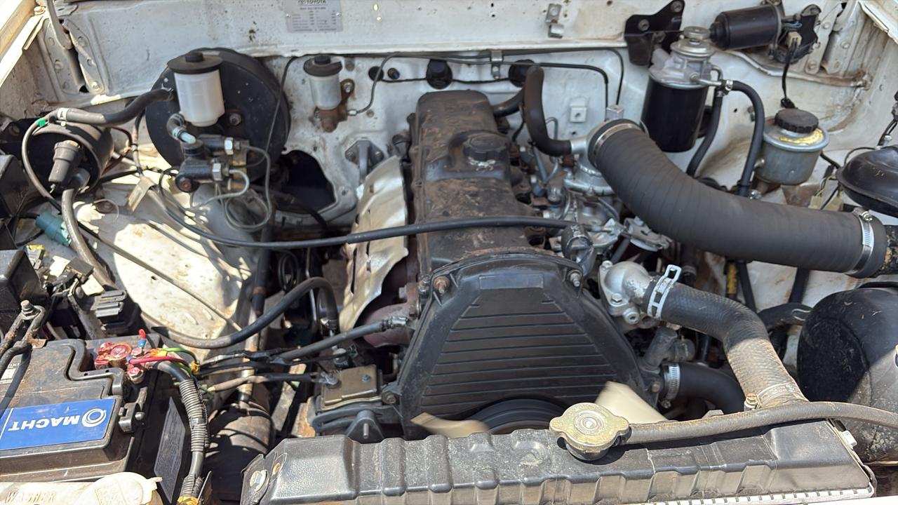1997 Toyota Hilux Bakkie 2.4 Diesel 4×4 - Image 4