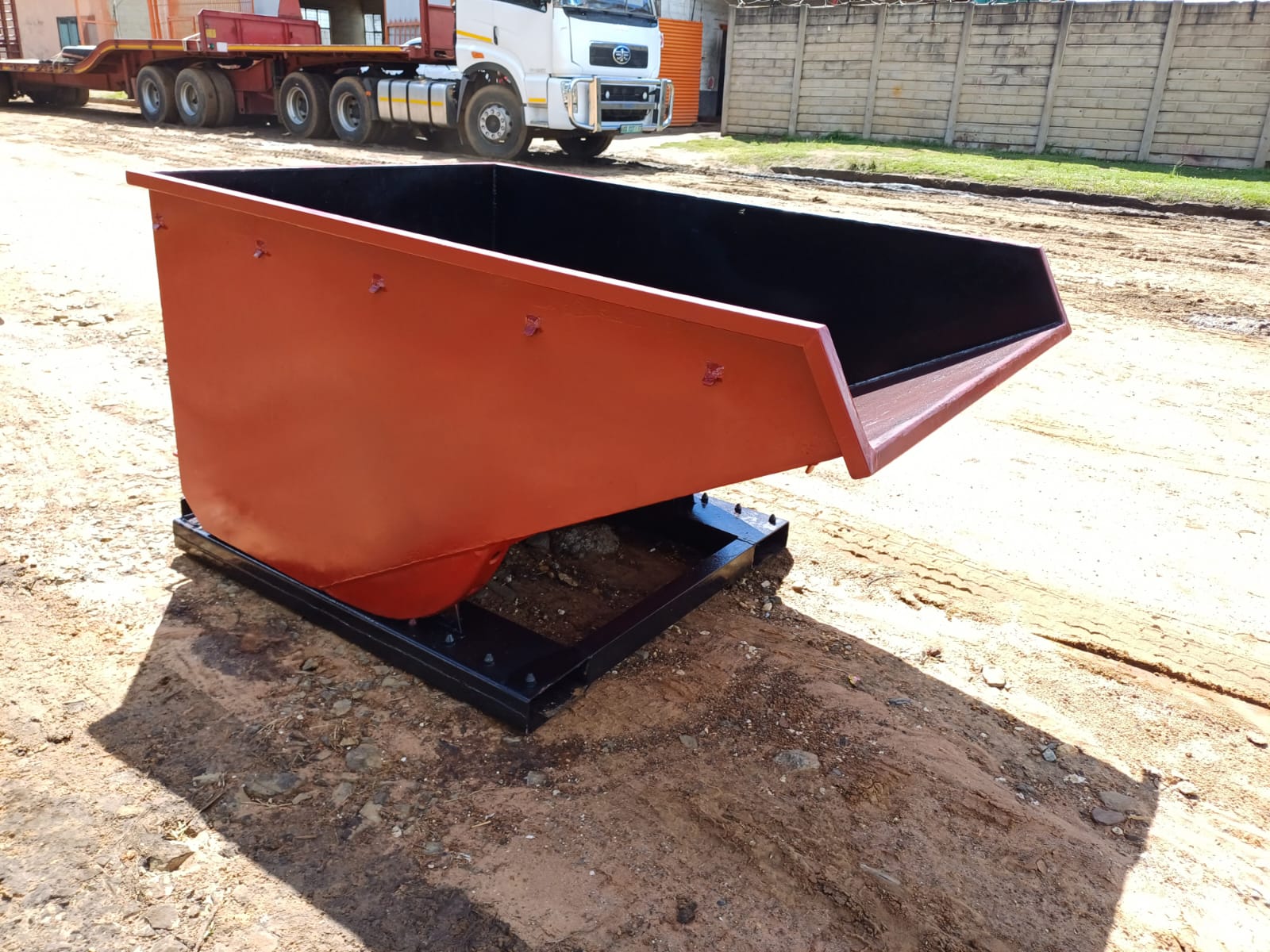 Forklift Tipper Bin - Image 2