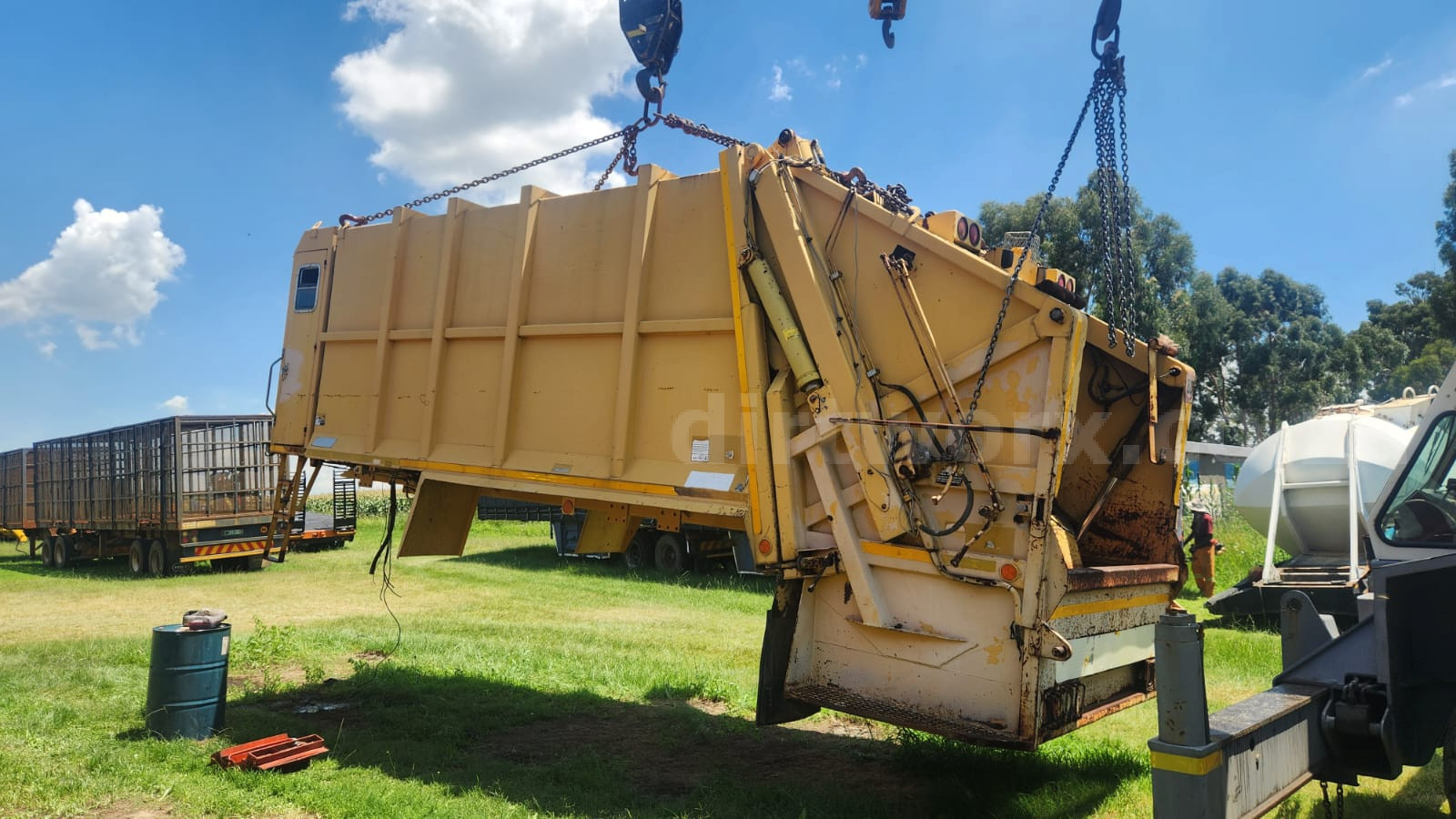 TFM Refuse Compactor Press Truck Bin - Image 2