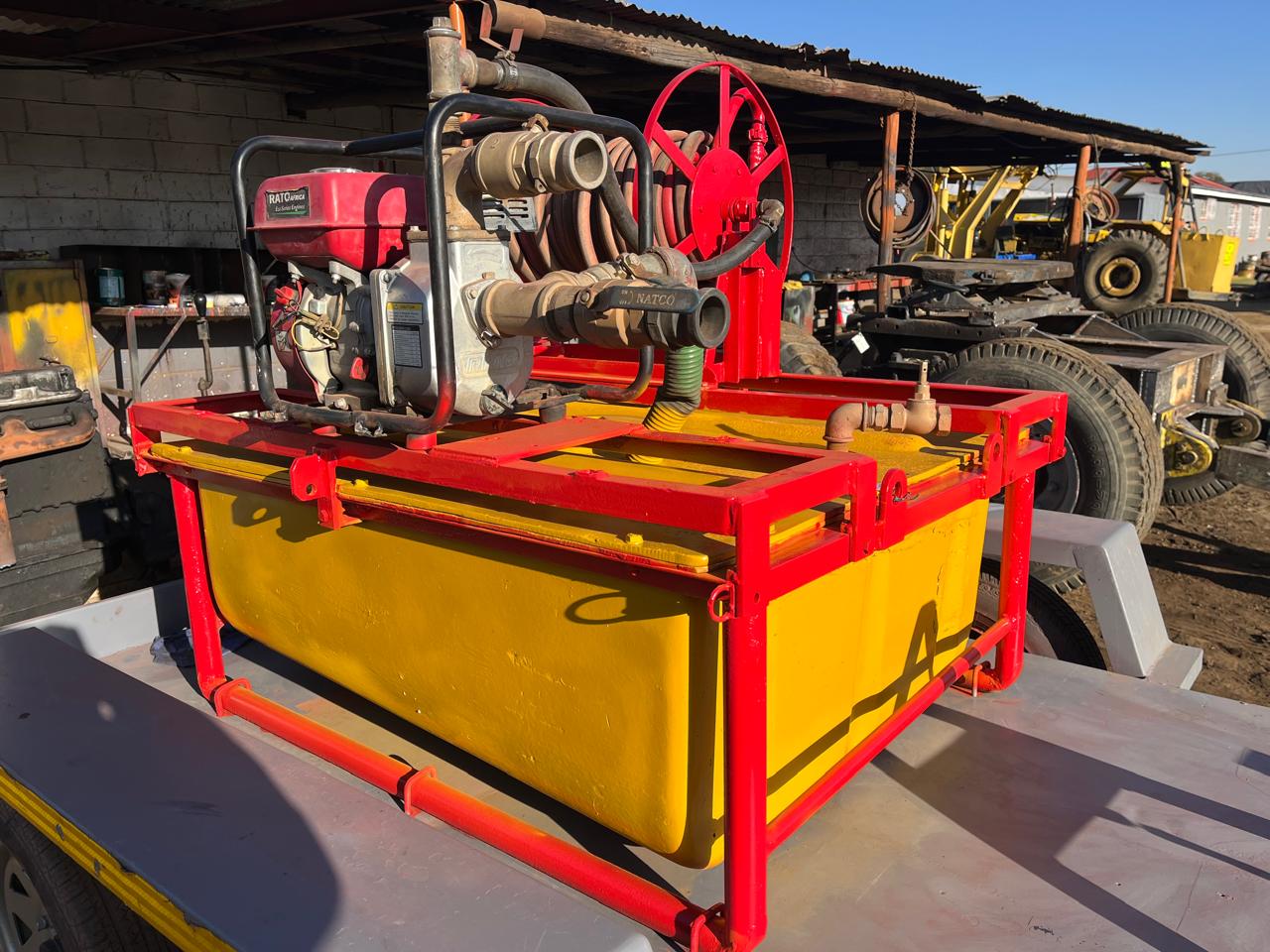 Fire Fighter Bakkie Sakkie Vuurspuit - Image 2