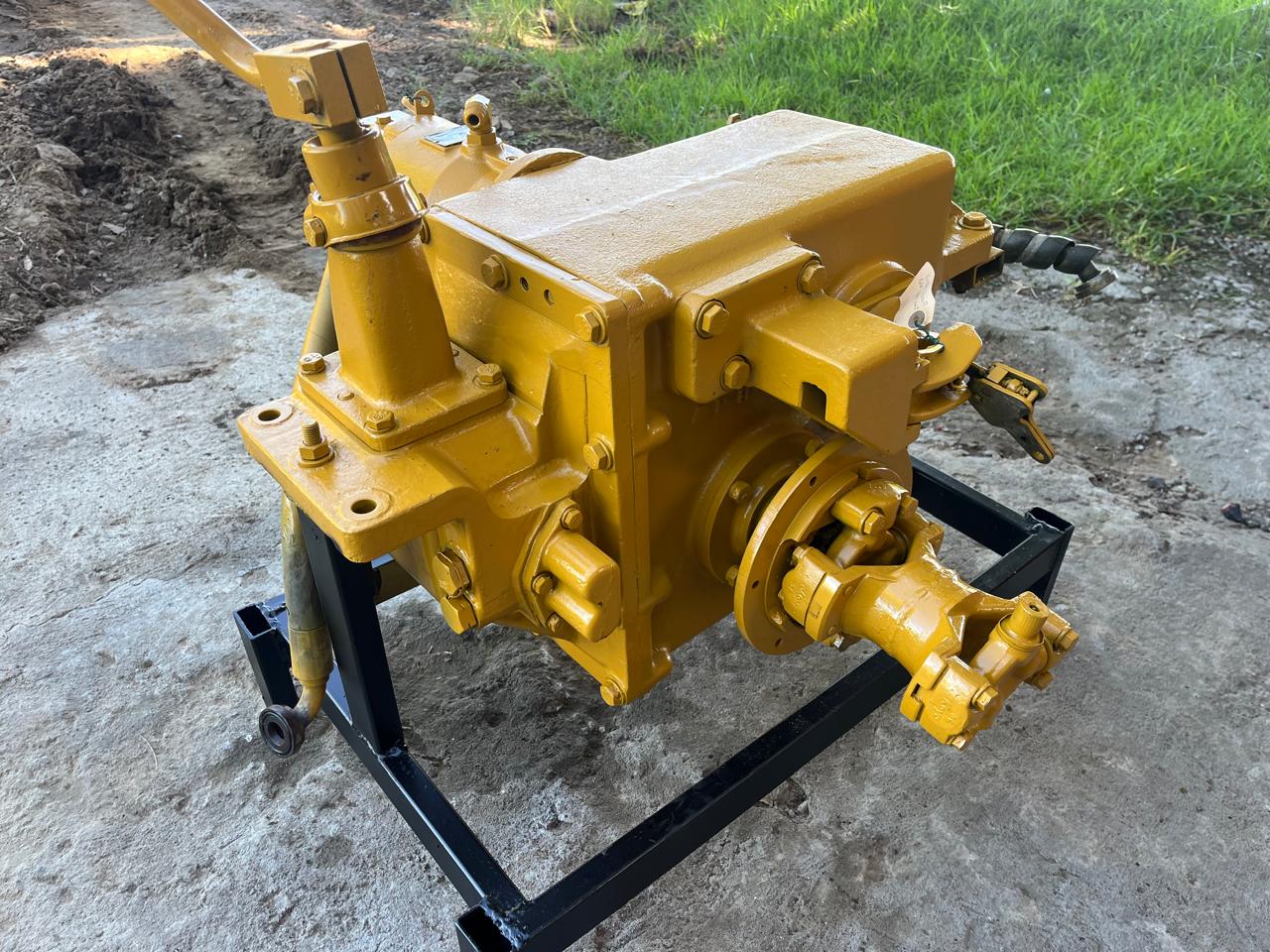 Komatsu JV100WA Roller Hydraulic Drive Motor - Image 2