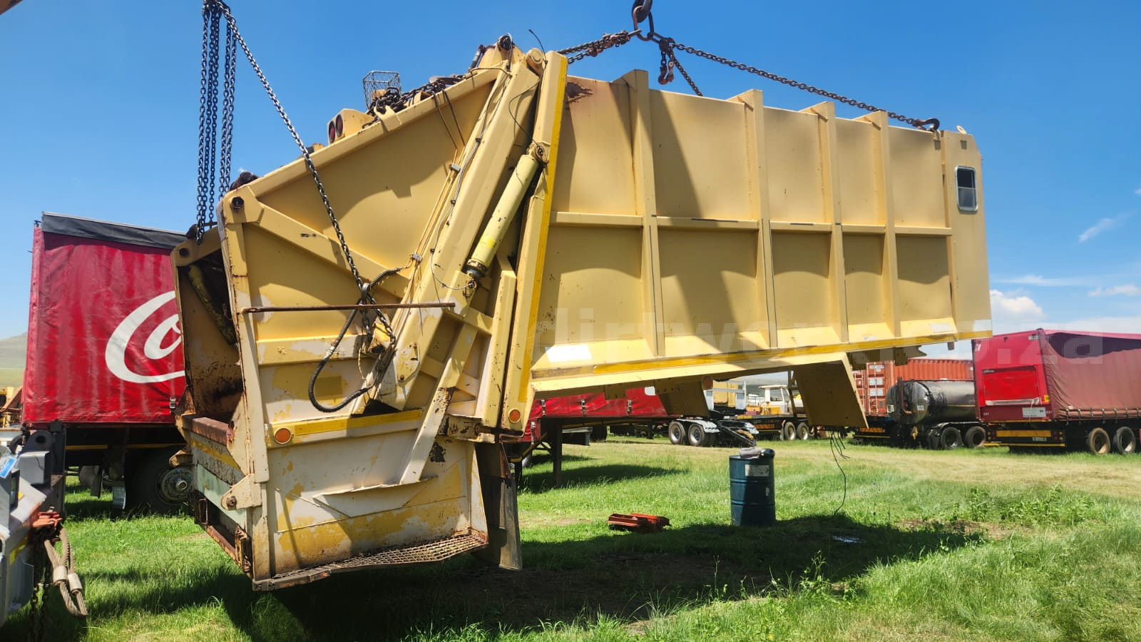 TFM Refuse Compactor Press Truck Bin - Image 3