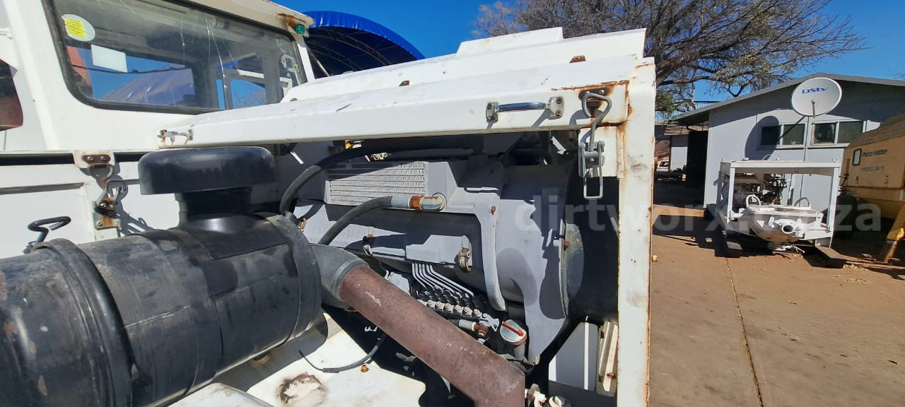 Bird Machines Heavy Duty Utility Vehicle with Crane - Image 18