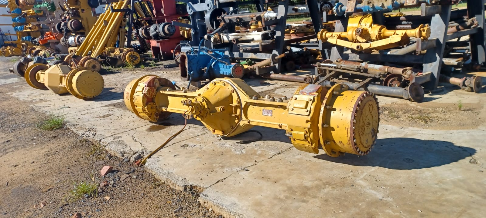 Bell L2208C Front End Loader Front Axle - Image 2