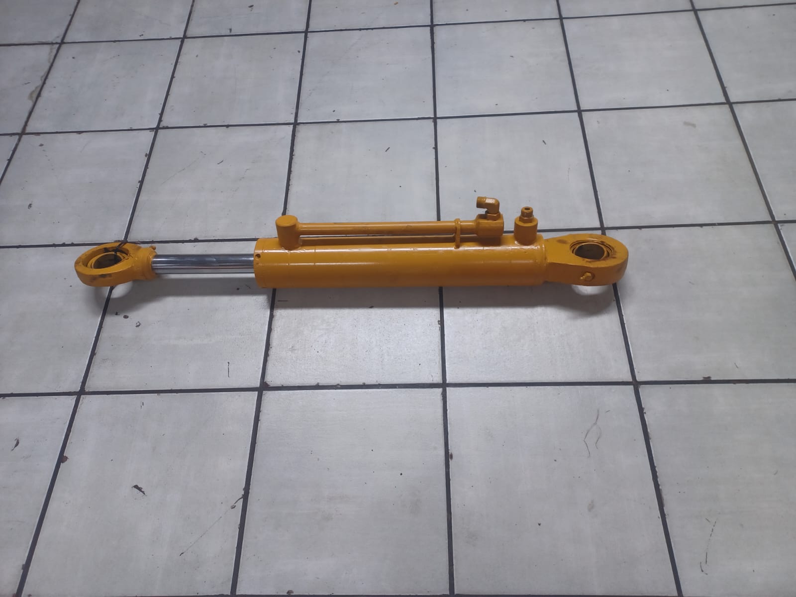 Bell L1706C Hydraulic Lift Cylinder - Image 2