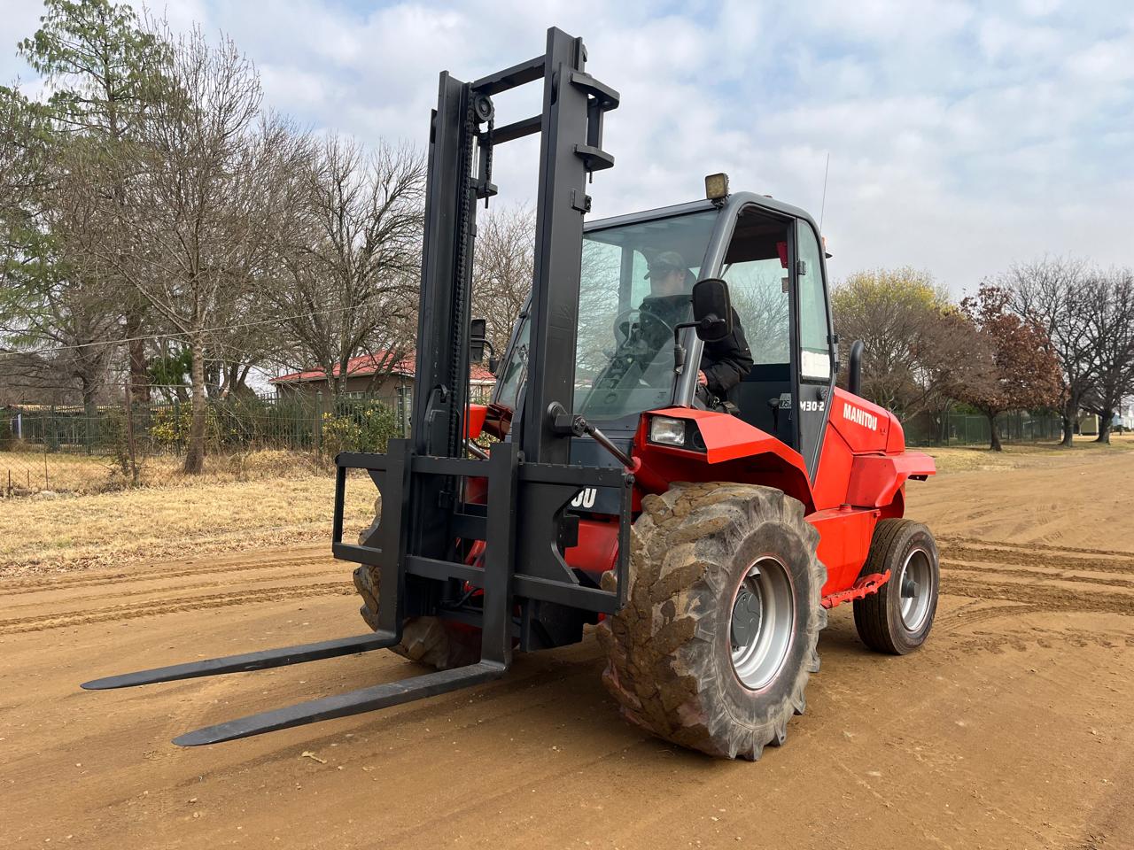 2006 Manitou M30-2 Rough Terrain Forklift 3 Ton - Image 3