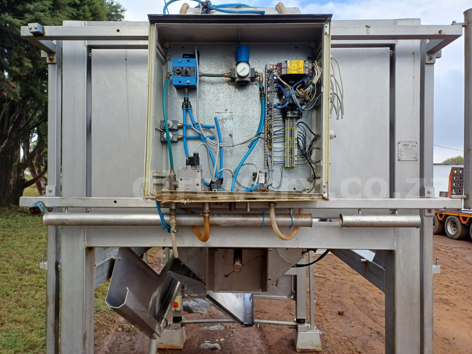 Industrial Vegetable Dryer - Image 5