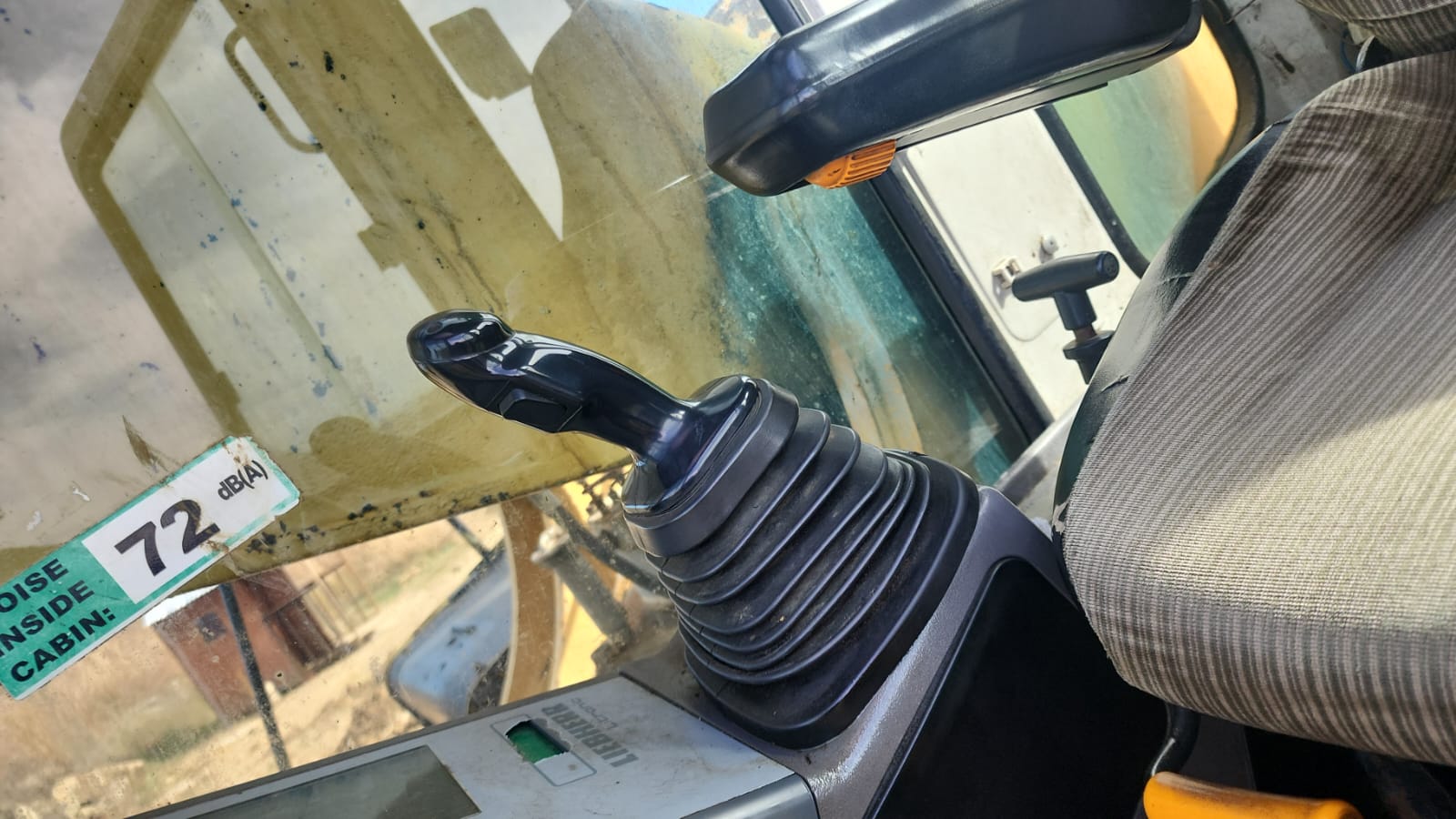 Liebherr R954 Tracked Excavator 50 Ton Stripping for Spares - Image 9