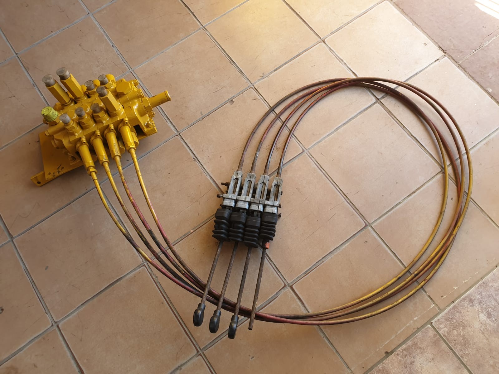 JCB 530 Telehandler Valve Bank