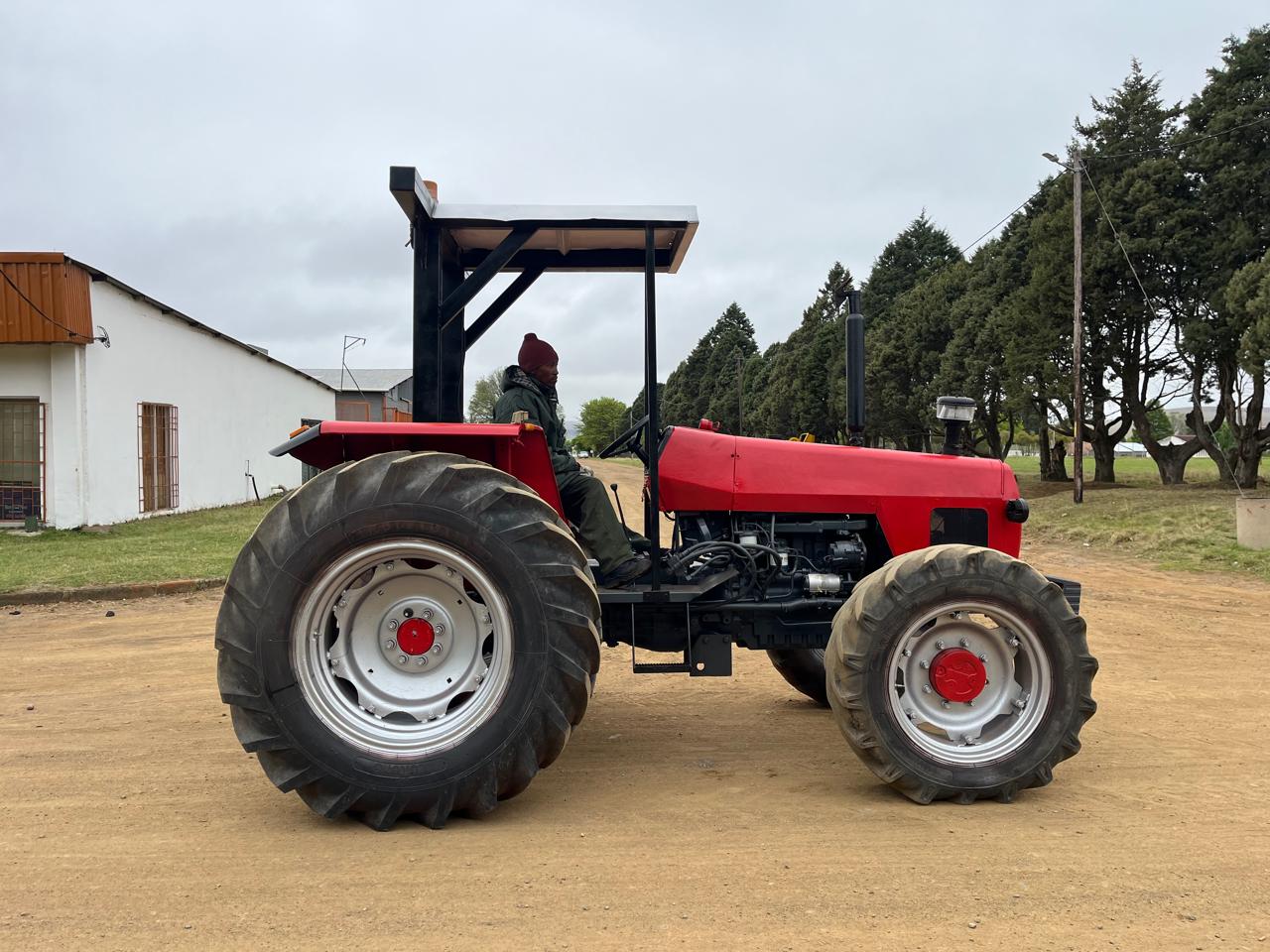 Massey Ferguson 440 Tractor - Image 4