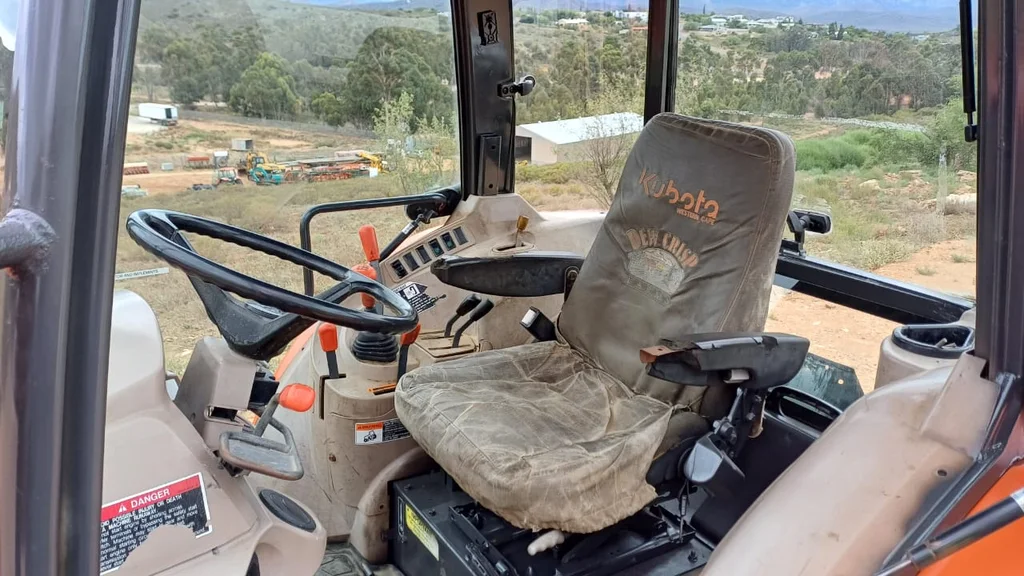 2015 Kubota M8540 Tractor - Image 10