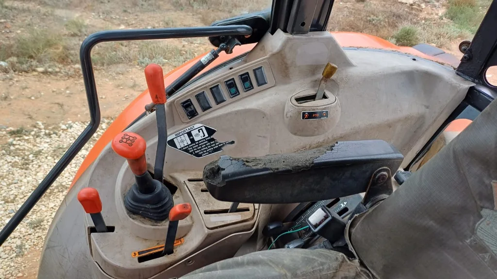 2015 Kubota M8540 Tractor - Image 11