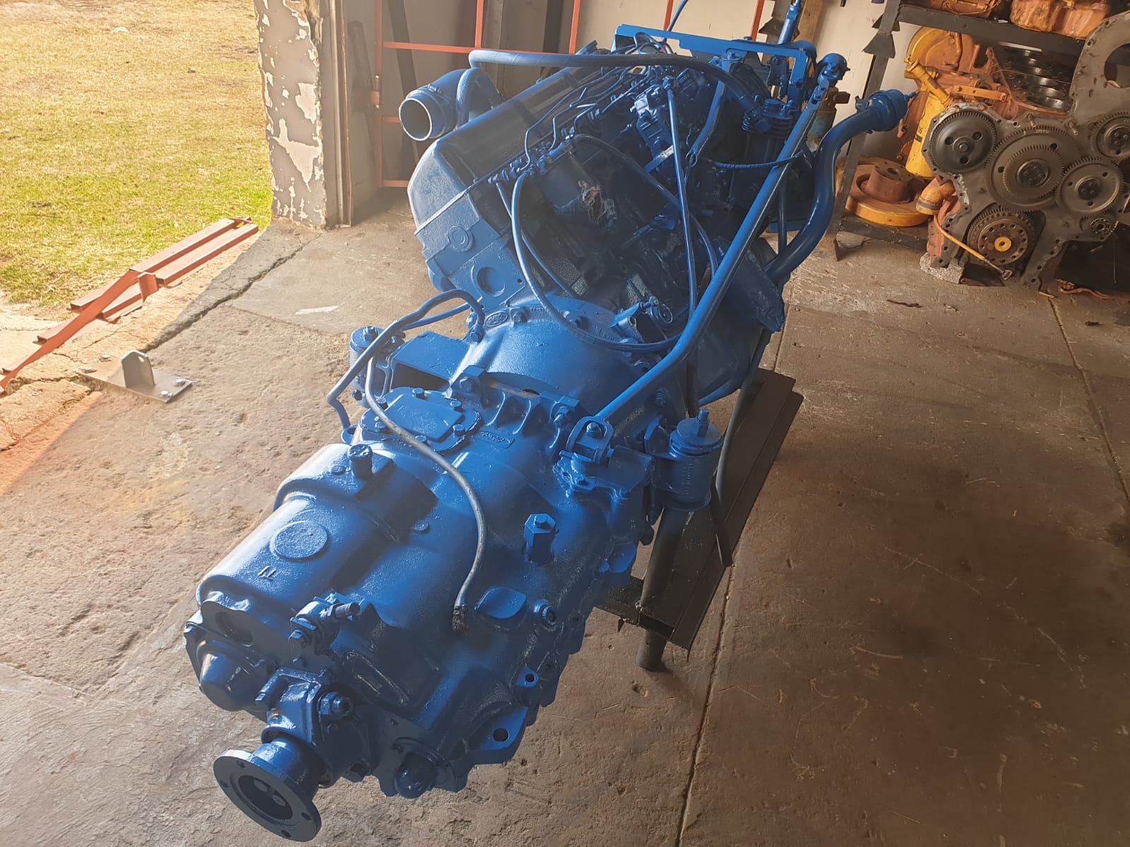 Ford 2713E Engine with Gearbox - Image 4