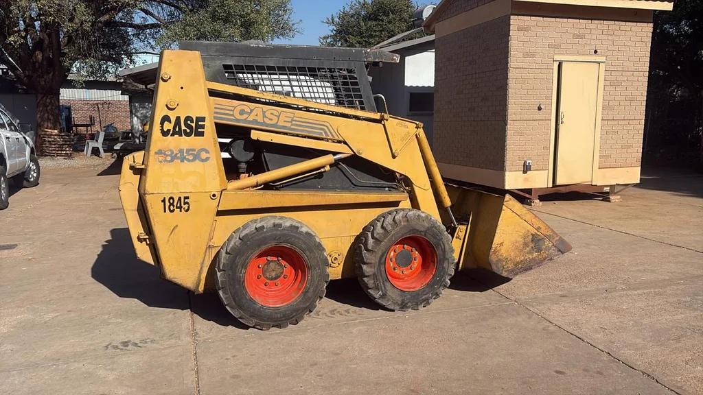 Case 1845C Skidsteer - Image 2