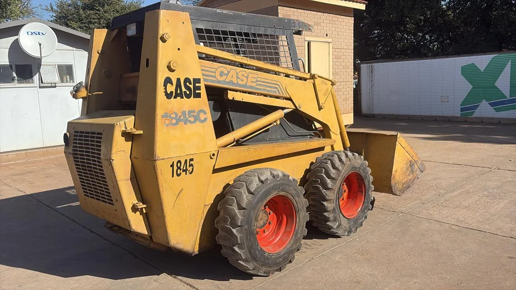 Case 1845C Skidsteer - Image 4