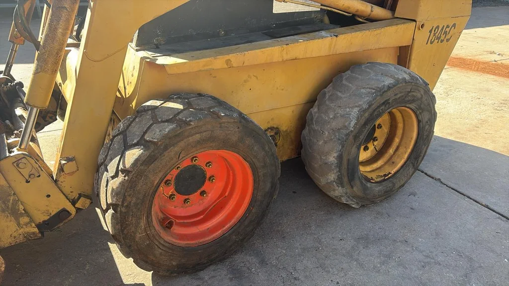 Case 1845C Skidsteer - Image 8