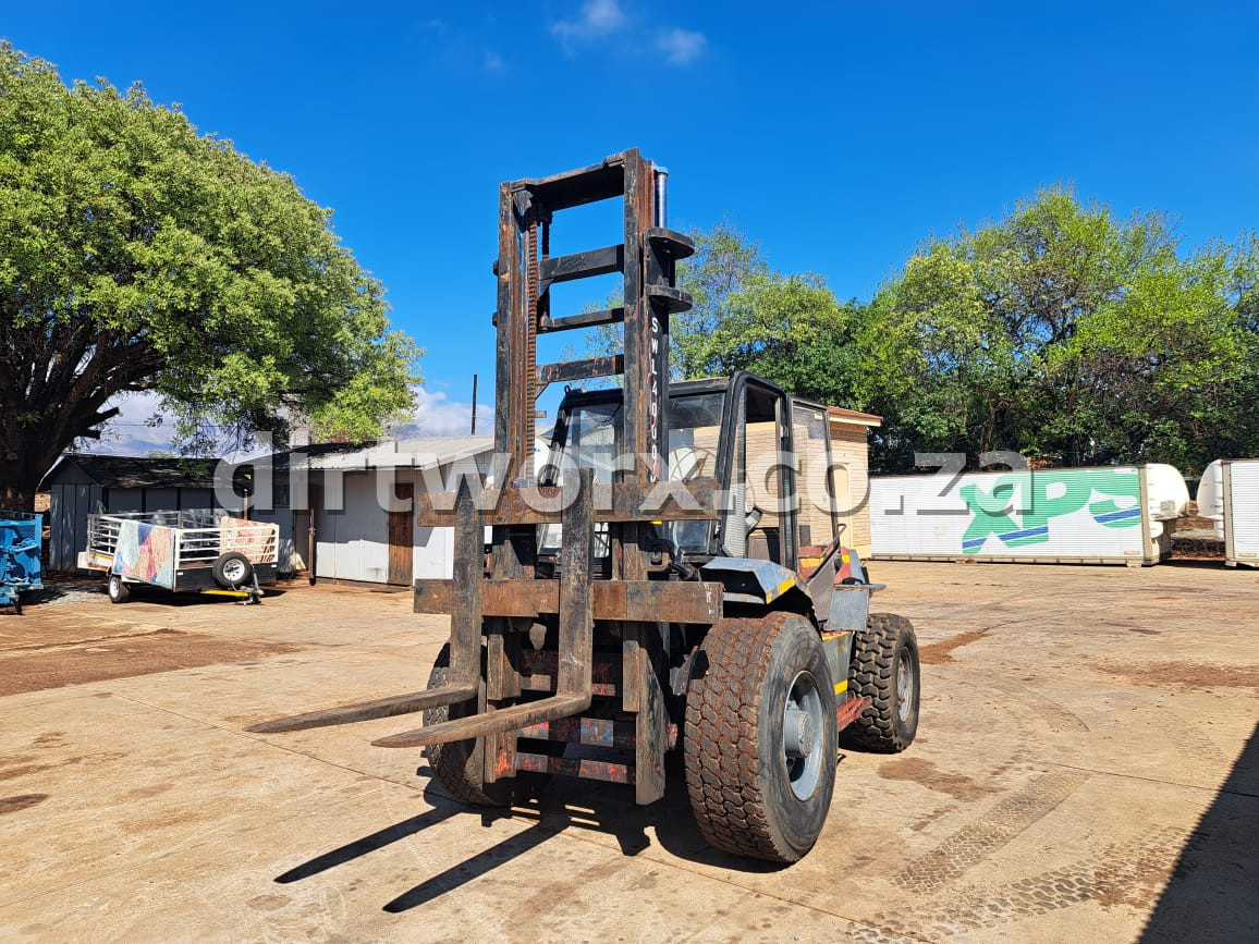 Manitou Rough Terrain Forklift 5 Ton - Image 12