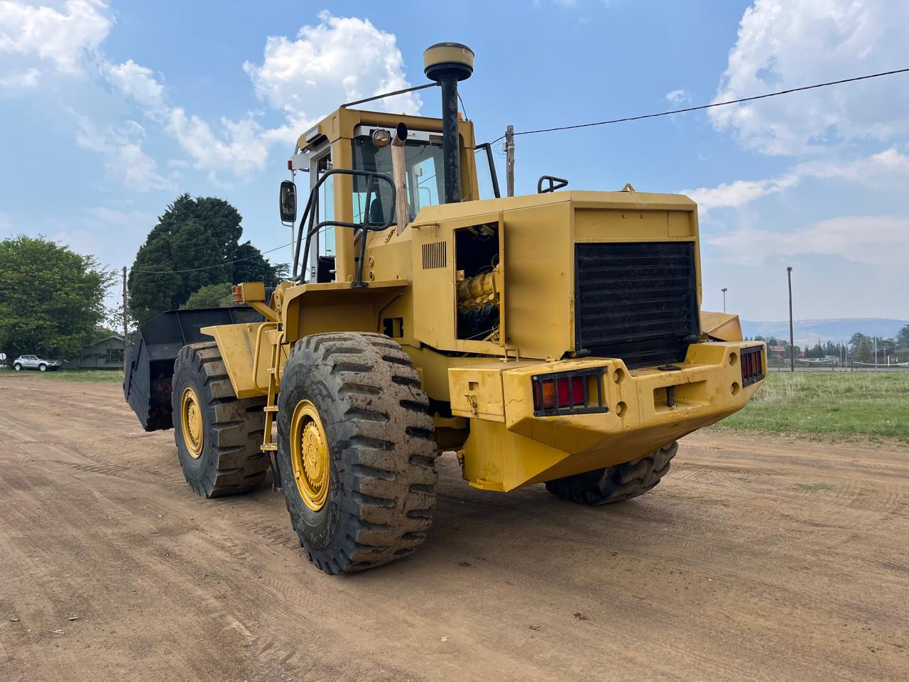 Bell L2208C Front End Loader - Image 4
