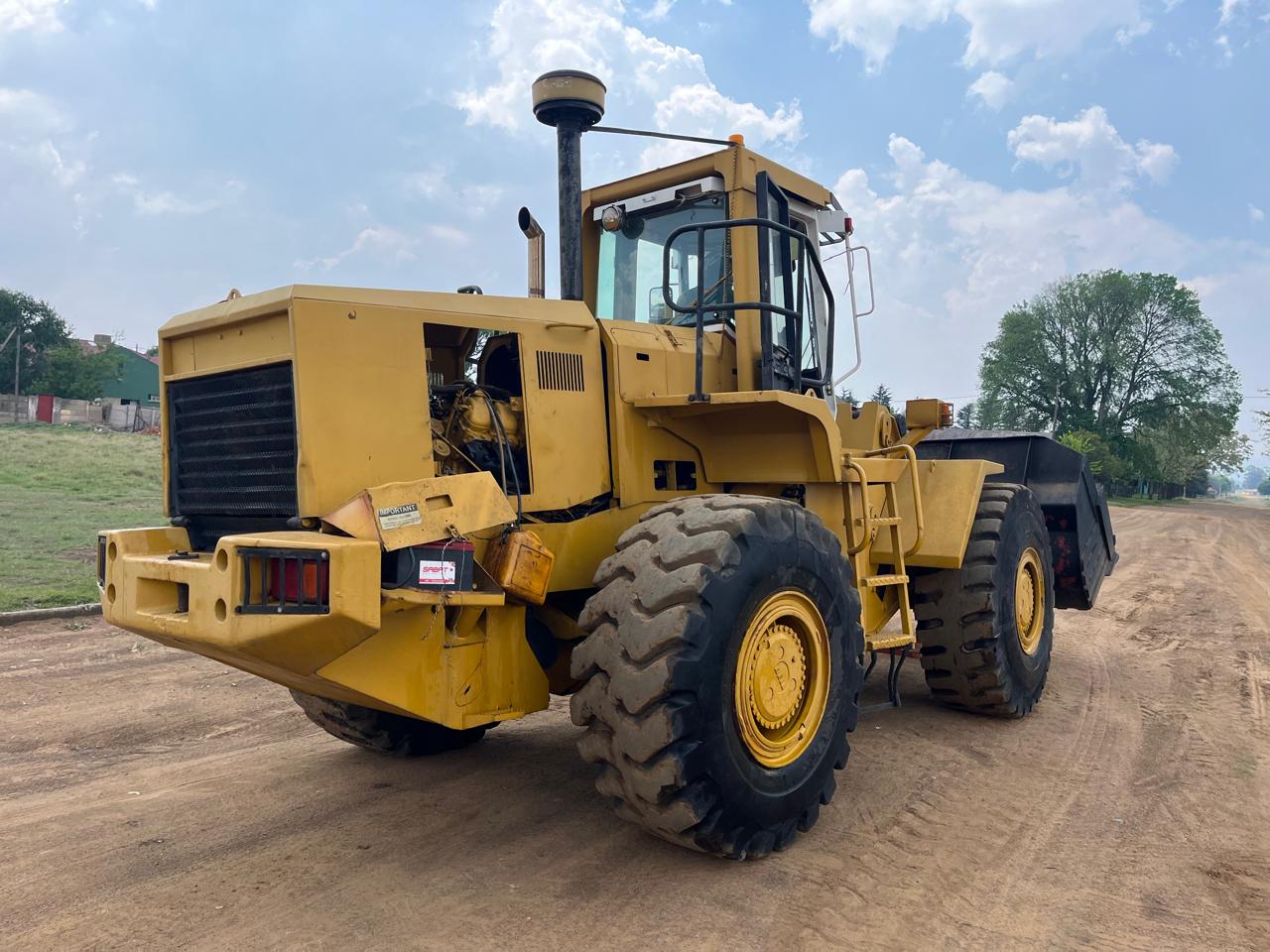 Bell L2208C Front End Loader - Image 6