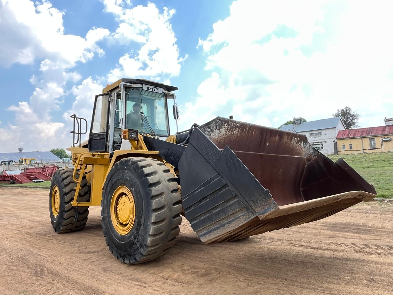 Bell L2208C Front End Loader - Image 9
