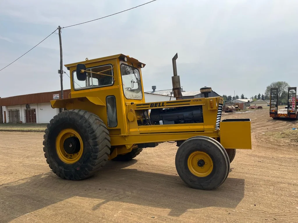 Bell 1756 Haulage Tow Tractor - Image 3