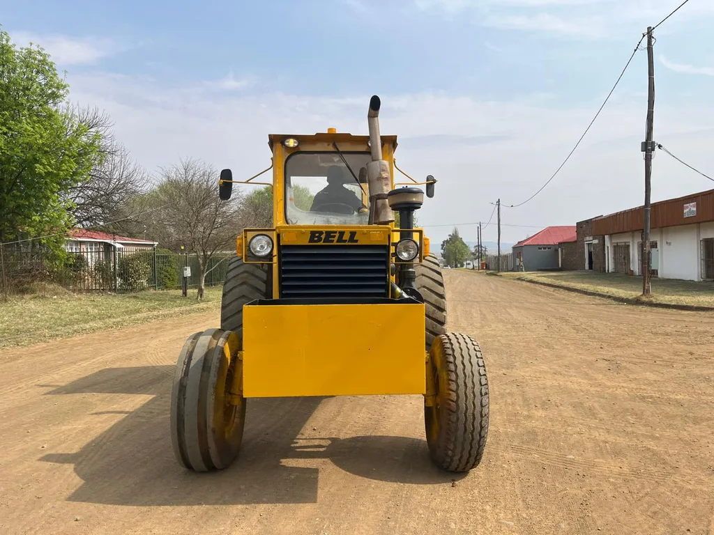 Bell 1756 Haulage Tow Tractor - Image 4