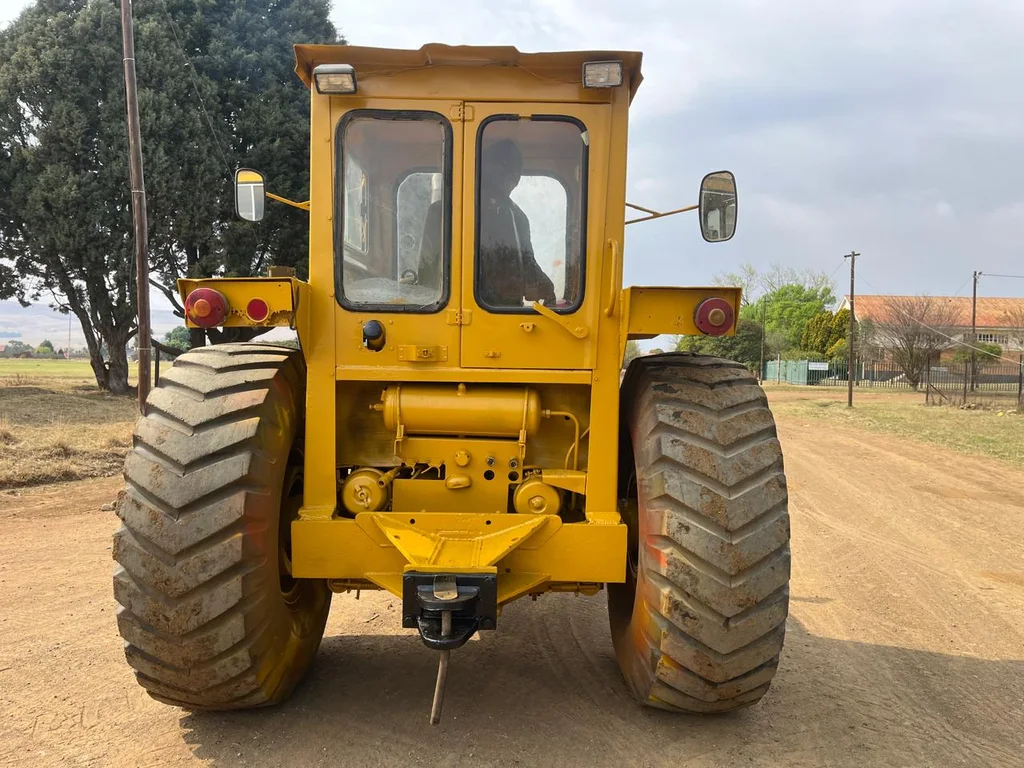Bell 1756 Haulage Tow Tractor - Image 5