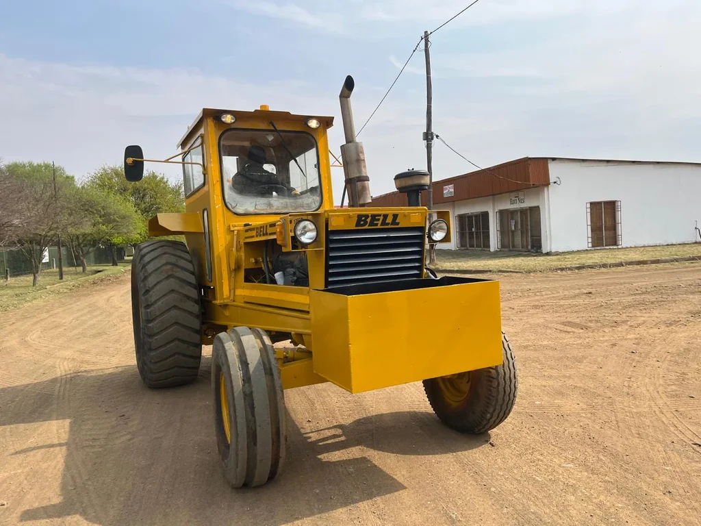 Bell 1756 Haulage Tow Tractor - Image 8
