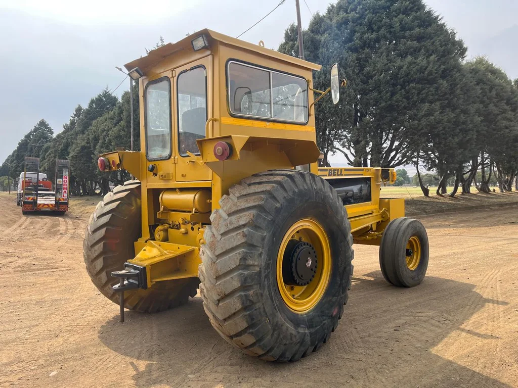 Bell 1756 Haulage Tow Tractor - Image 9