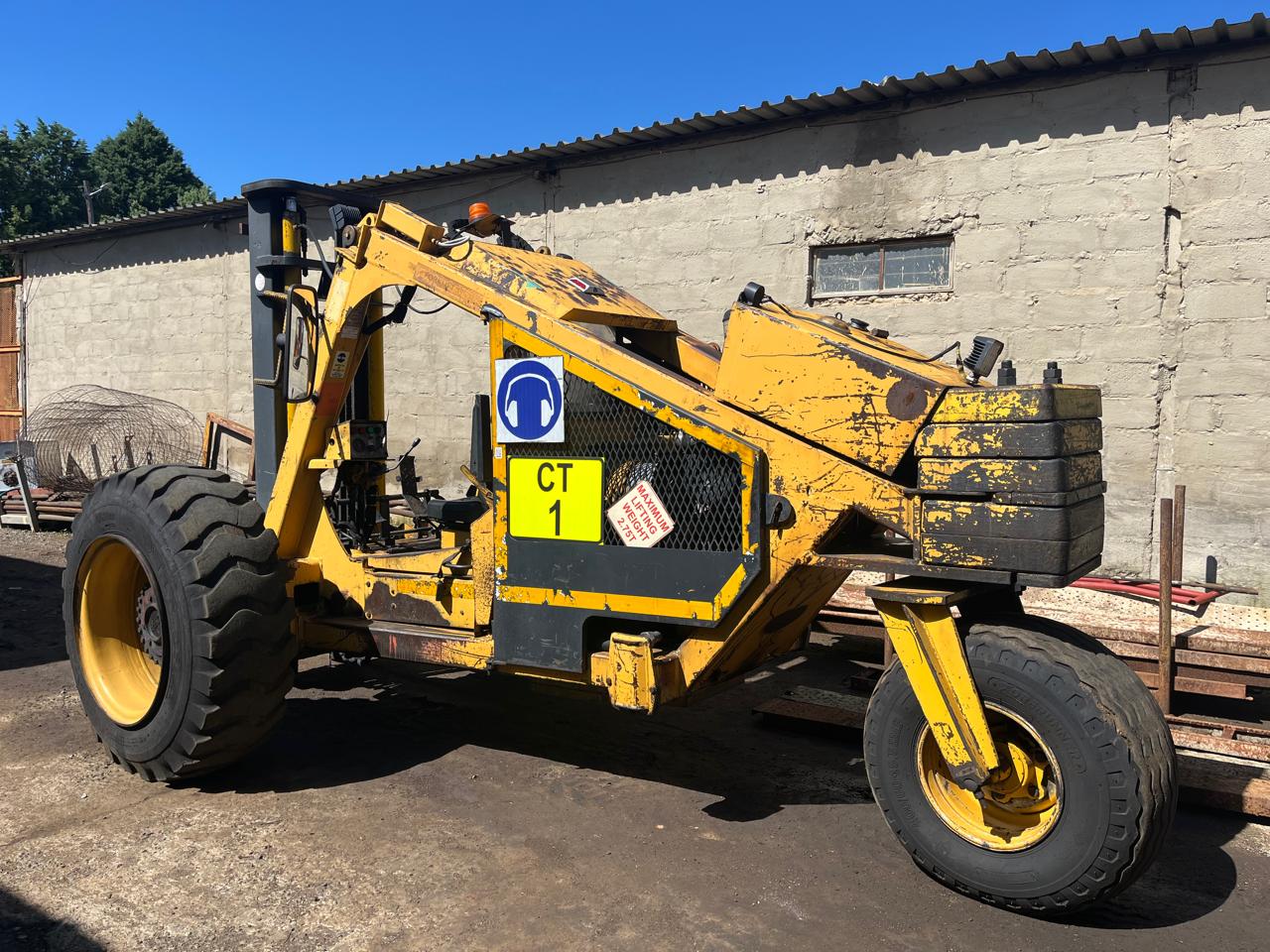 Bell 120 Rough Terrain Forklift 2.75 Ton - Image 4