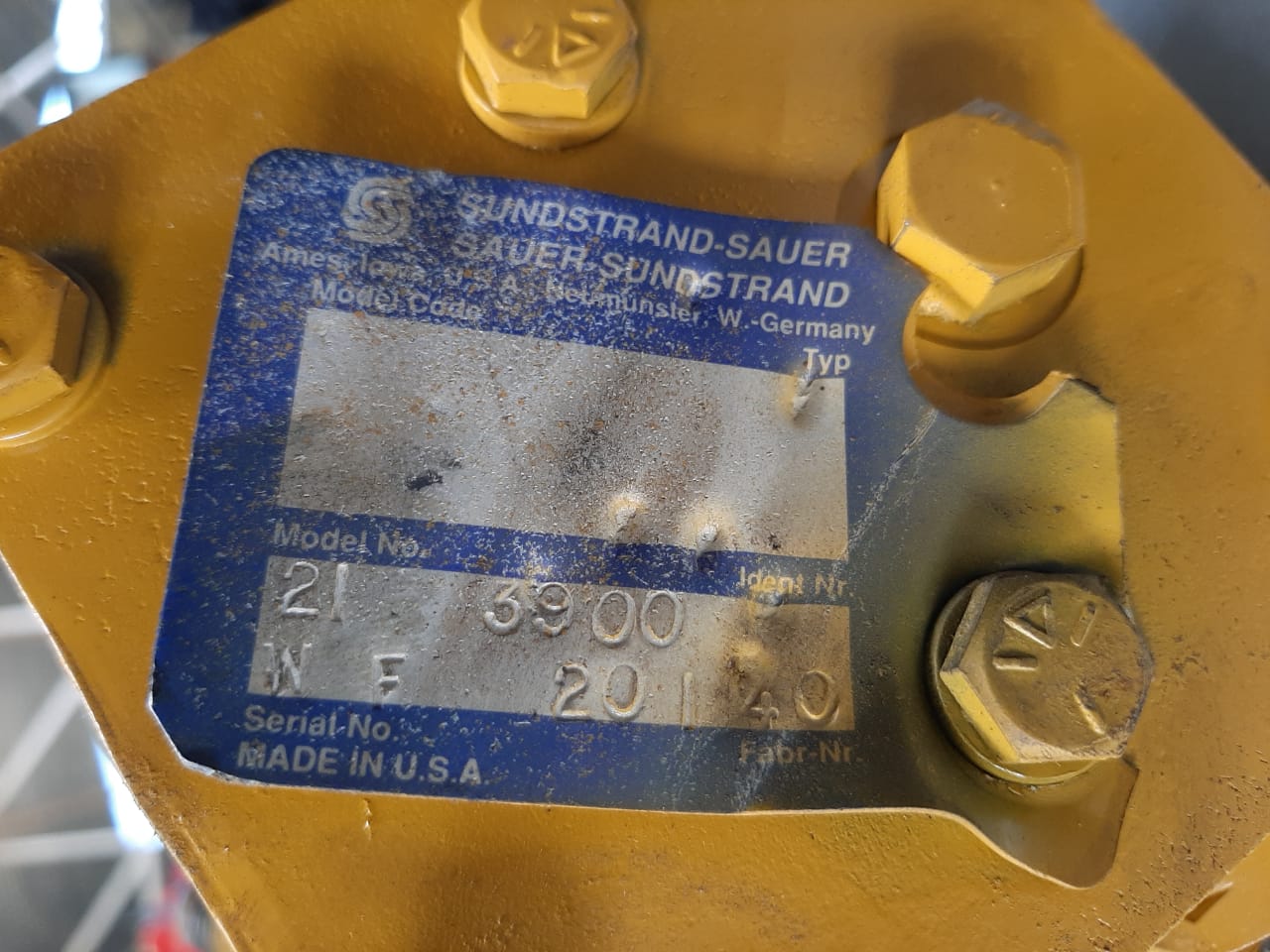 Sundstrand Sauer Danfoss Hydraulic Axle Piston Series 21 Motor - Image 2