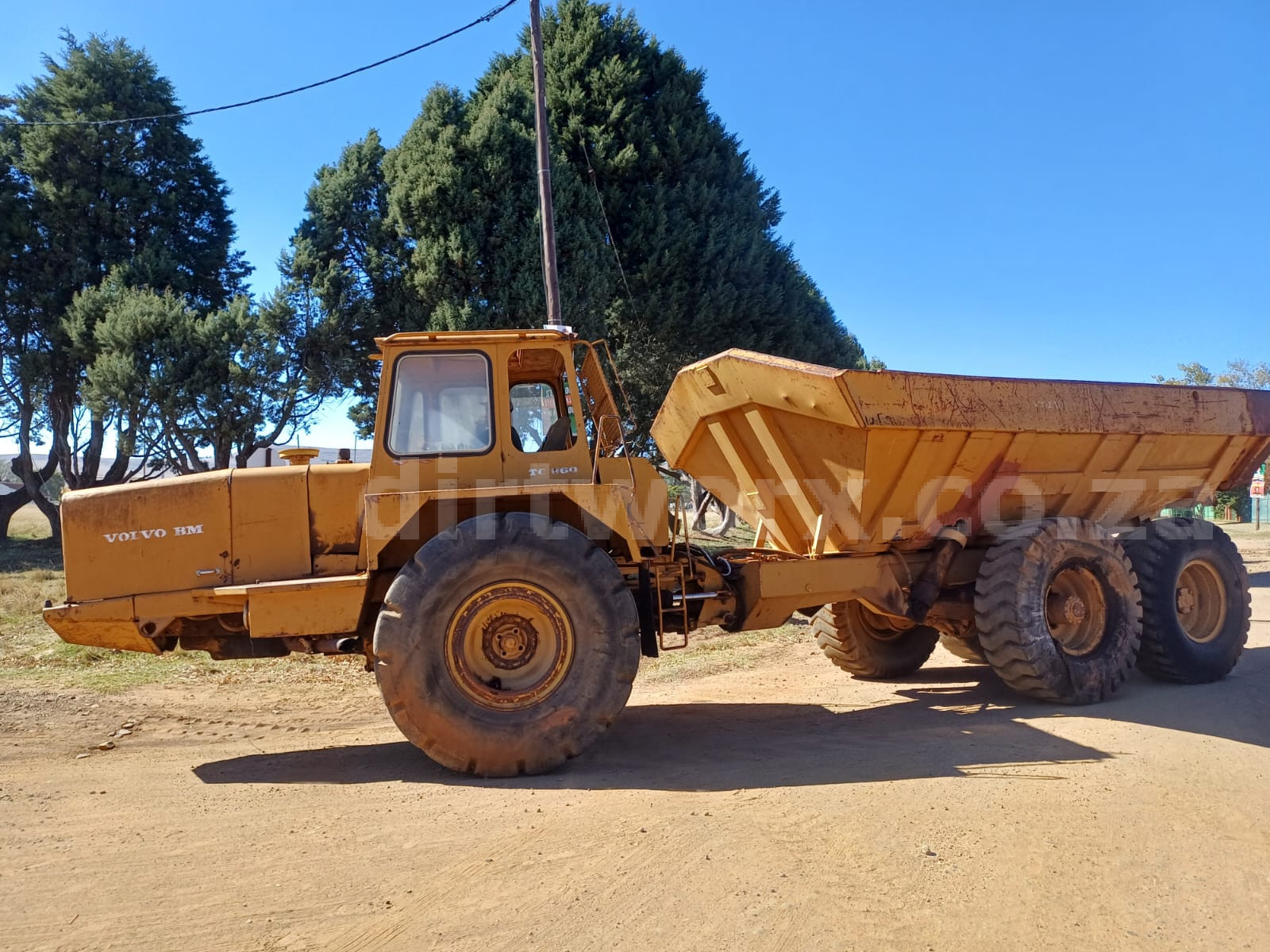 Volvo BM 860 Dumper Truck - Image 3