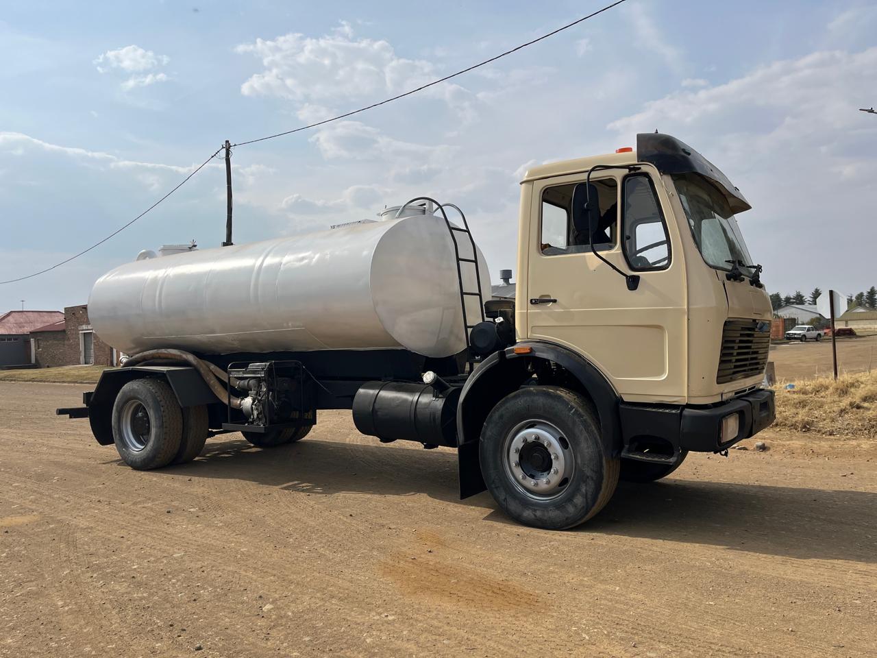 1996 Mercedes Benz Water Tanker Truck 9000L
