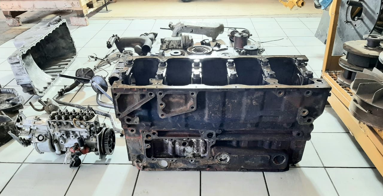 ADE 409 Stripped Complete Engine - Image 2