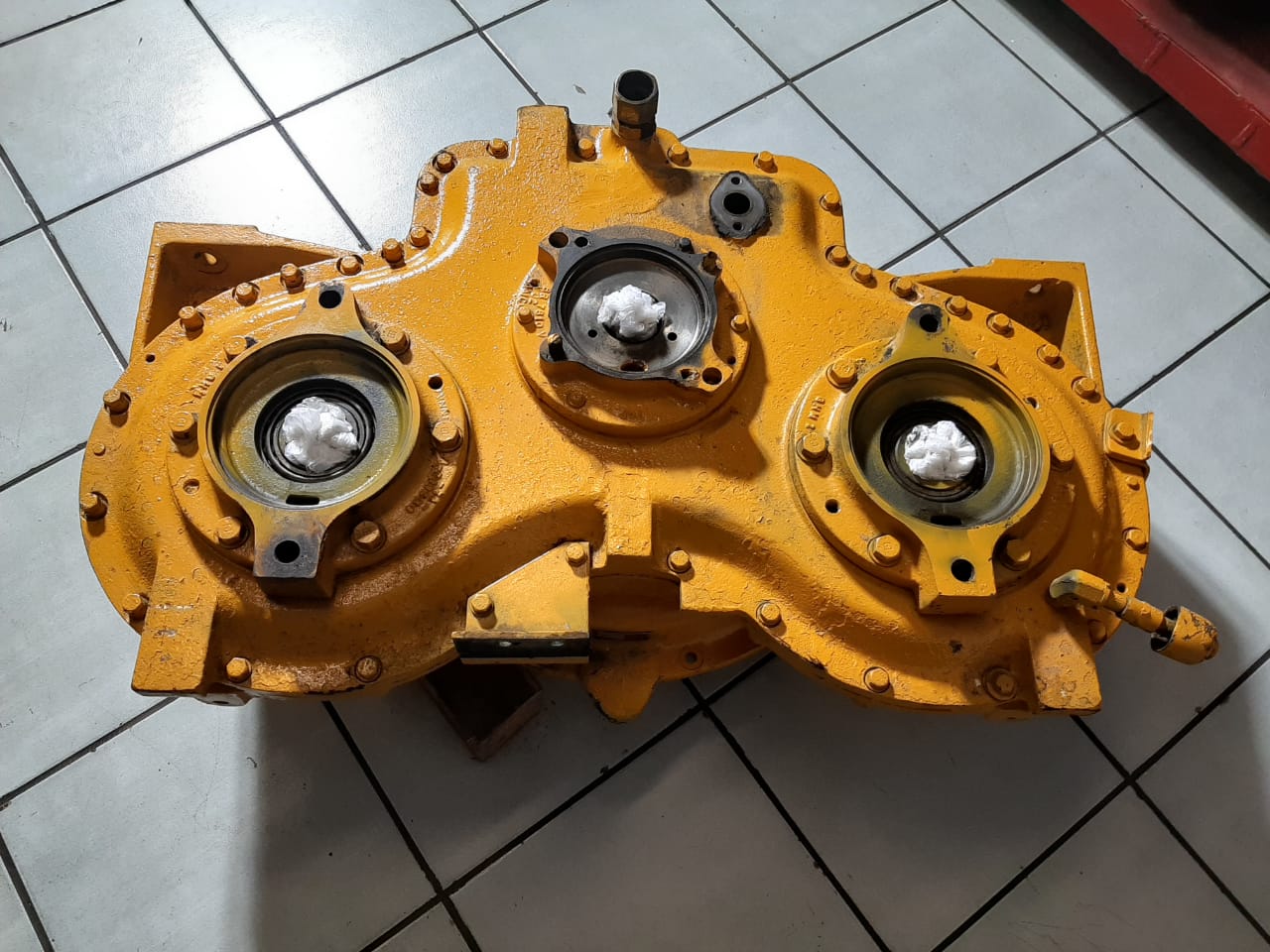 Triple Pump Drive Gearbox - Image 3