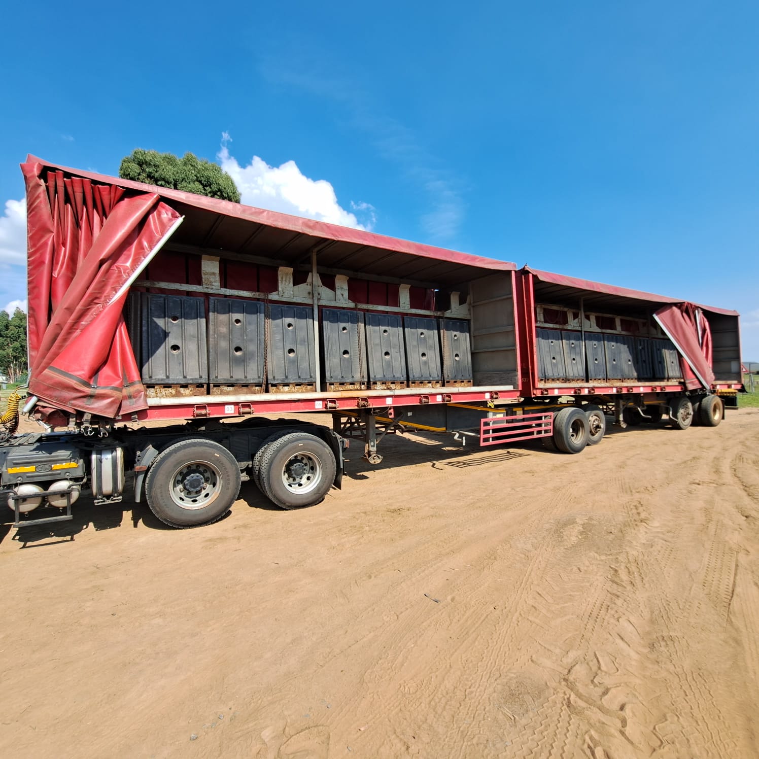 1999 Afrit Tautliner Interlink Beverage Trailer - Image 2