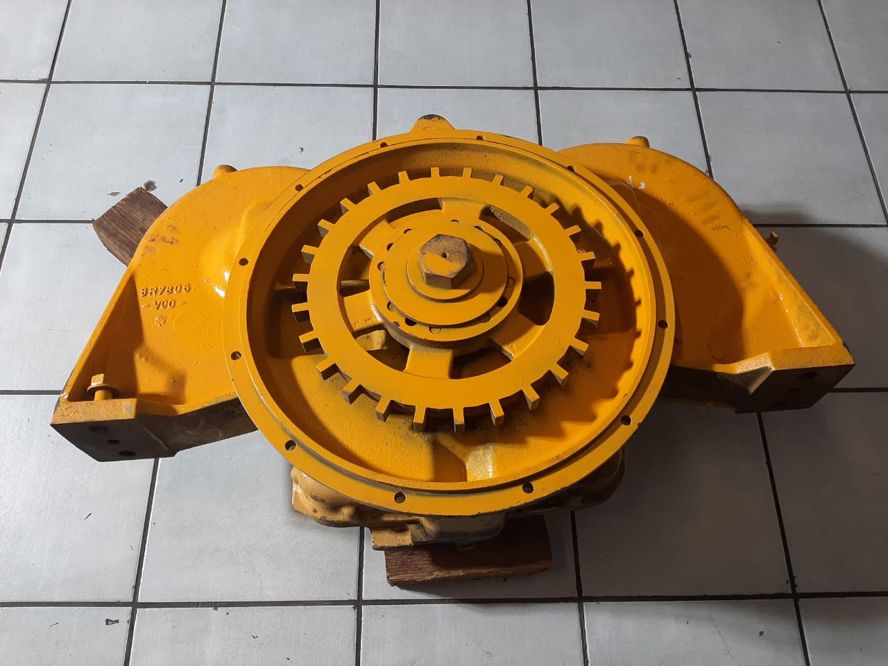 Triple Pump Drive Gearbox - Image 4