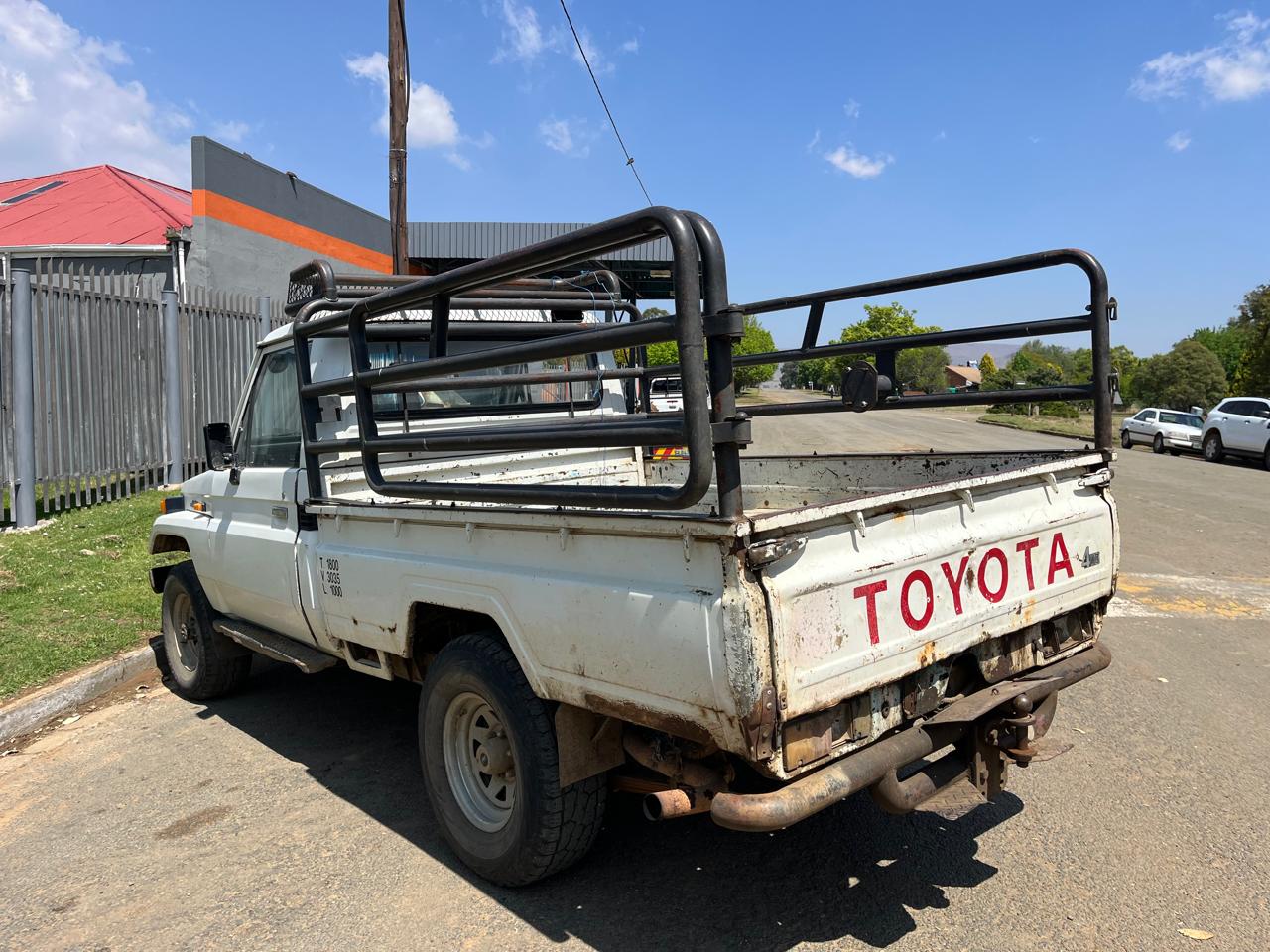 Toyota Land Cruiser FJ75 Bakkie - Image 2