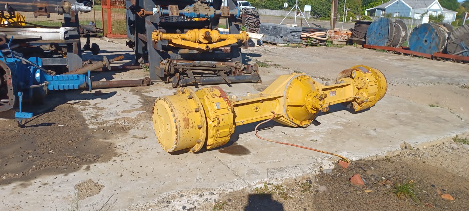 Bell L2208C Front End Loader Front Axle - Image 3