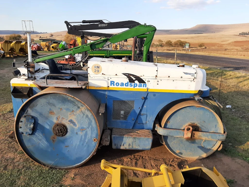 Smooth Drum Roller 15 Ton - Image 4