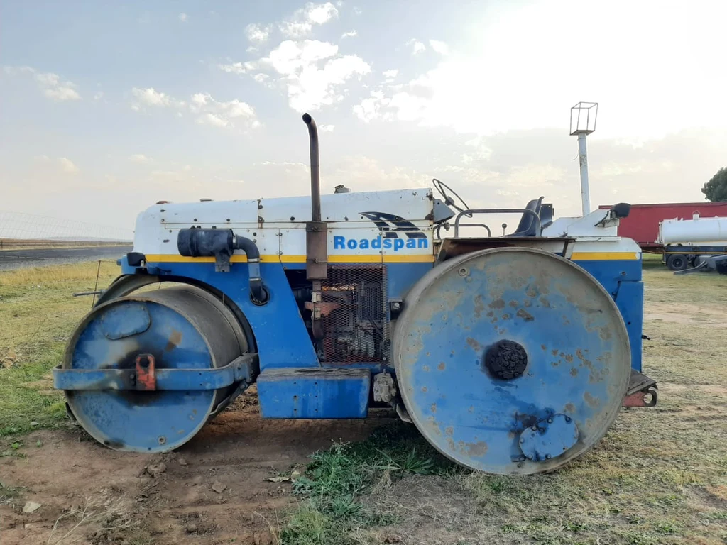 Smooth Drum Roller 15 Ton - Image 5