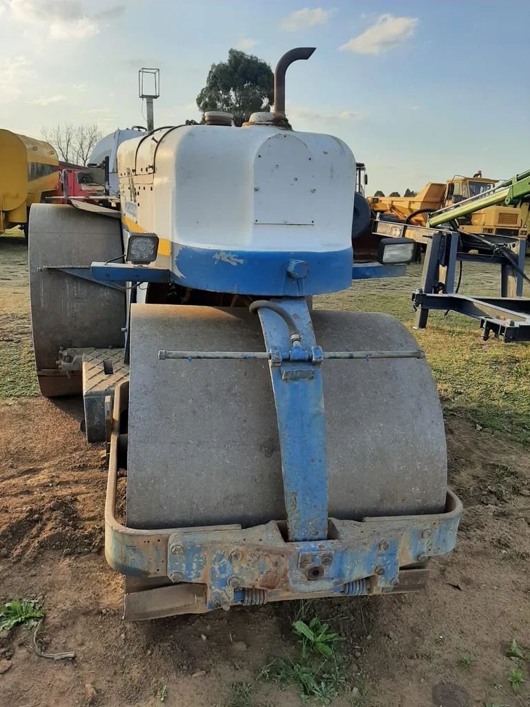 Smooth Drum Roller 15 Ton - Image 6