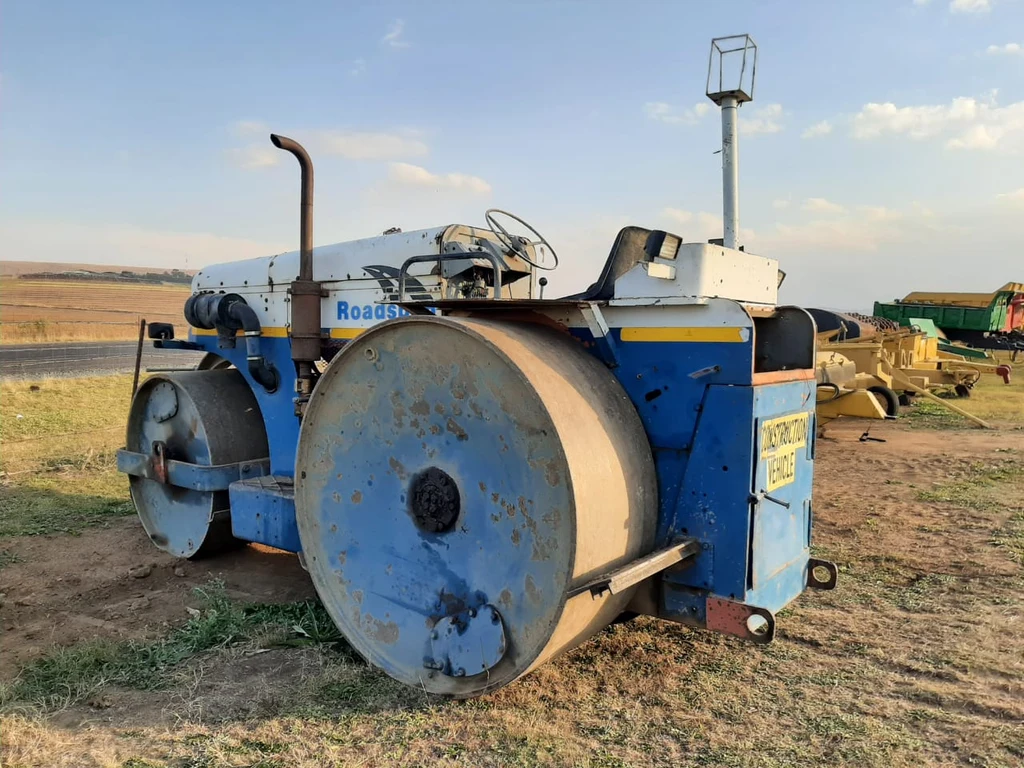 Smooth Drum Roller 15 Ton - Image 8