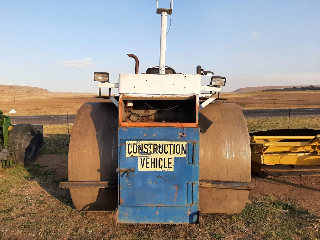 Smooth Drum Roller 15 Ton - Image 9