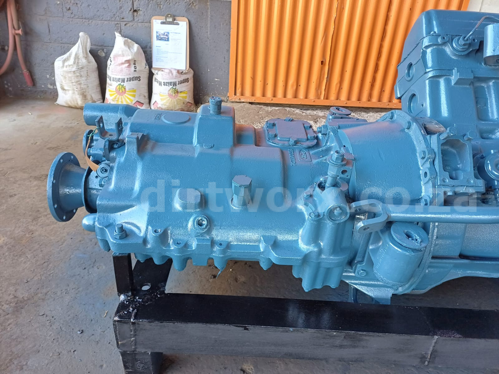 Ford D1213 Truck Gearbox Ford 70TB-7005-BE - Image 6
